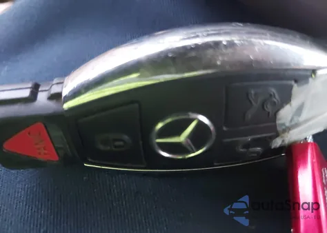 2013 Mercedes-Benz C 300 Luxury 4Matic/Sport 4Matic z USA, uszkodzony, nr VIN WDDGF8AB7DR249298